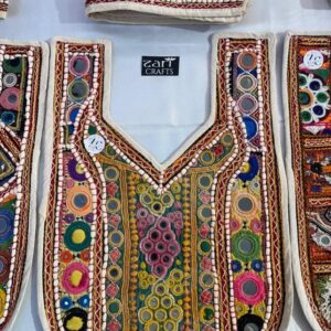 Blochi Neck with sleeves.