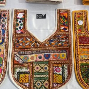 Blochi Neck with Lace for sleeves.