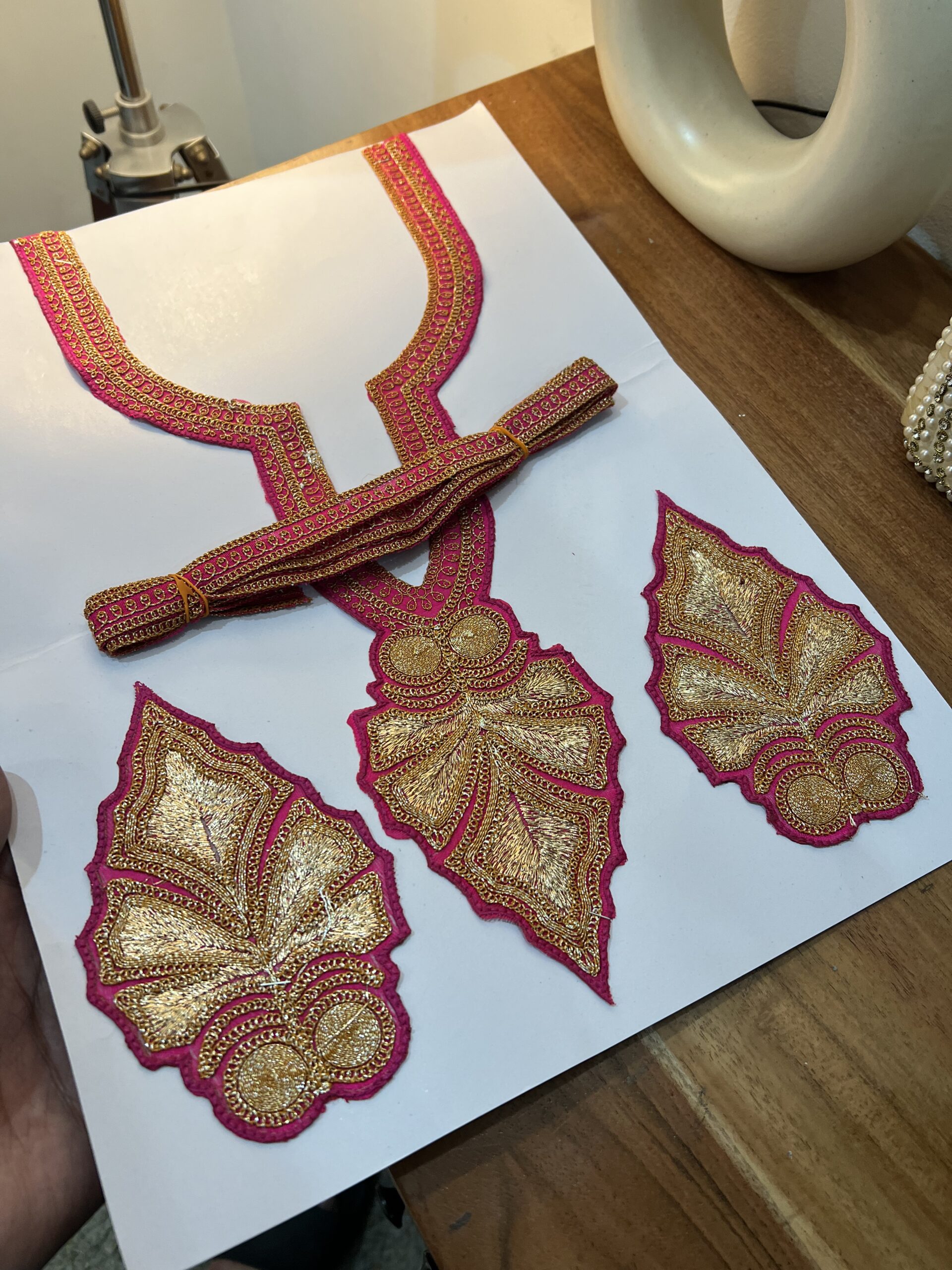 Pendle Neck Set. - Image 2