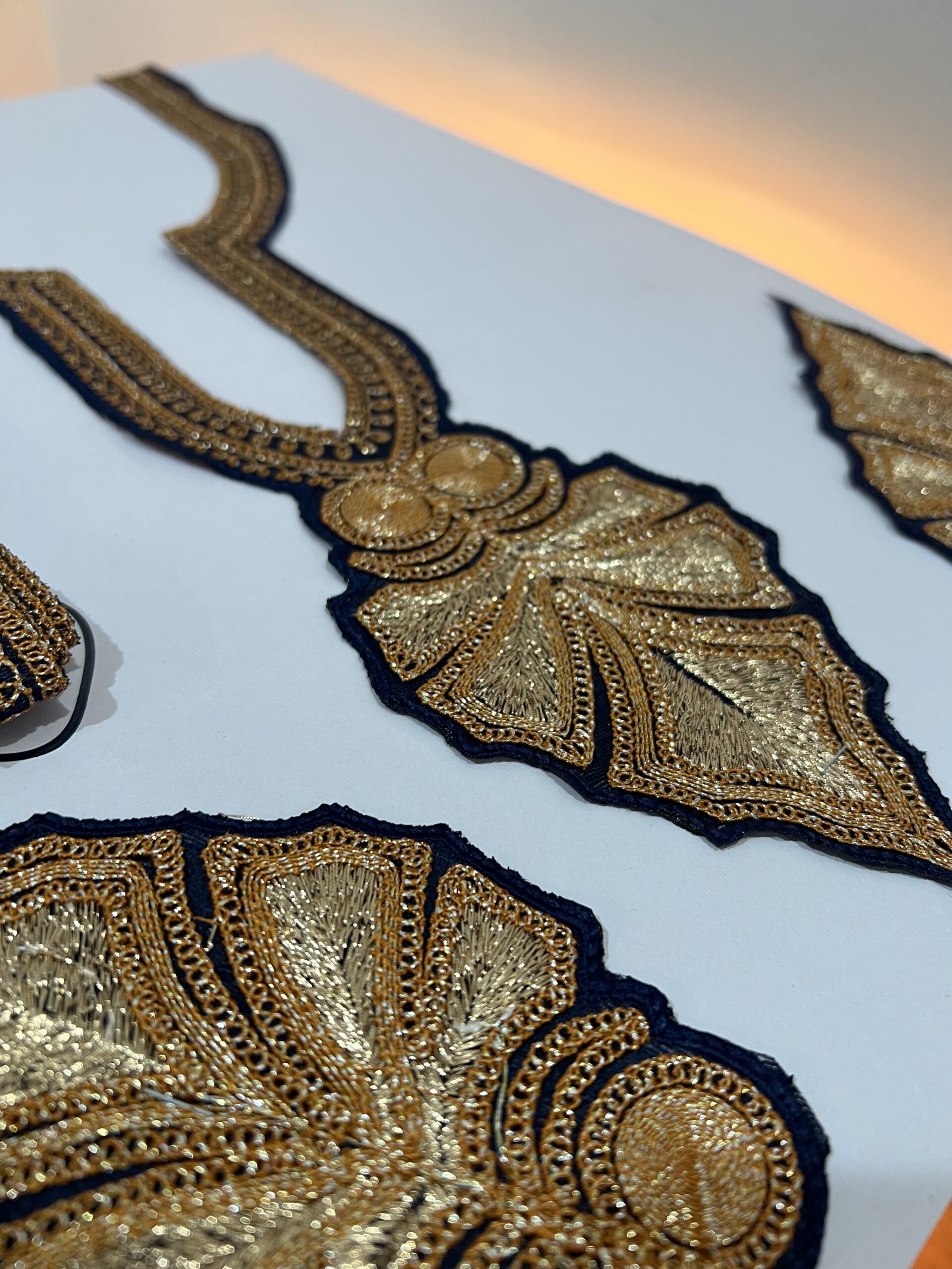 Pendle Bot Tilla Neck (Dark Blue)