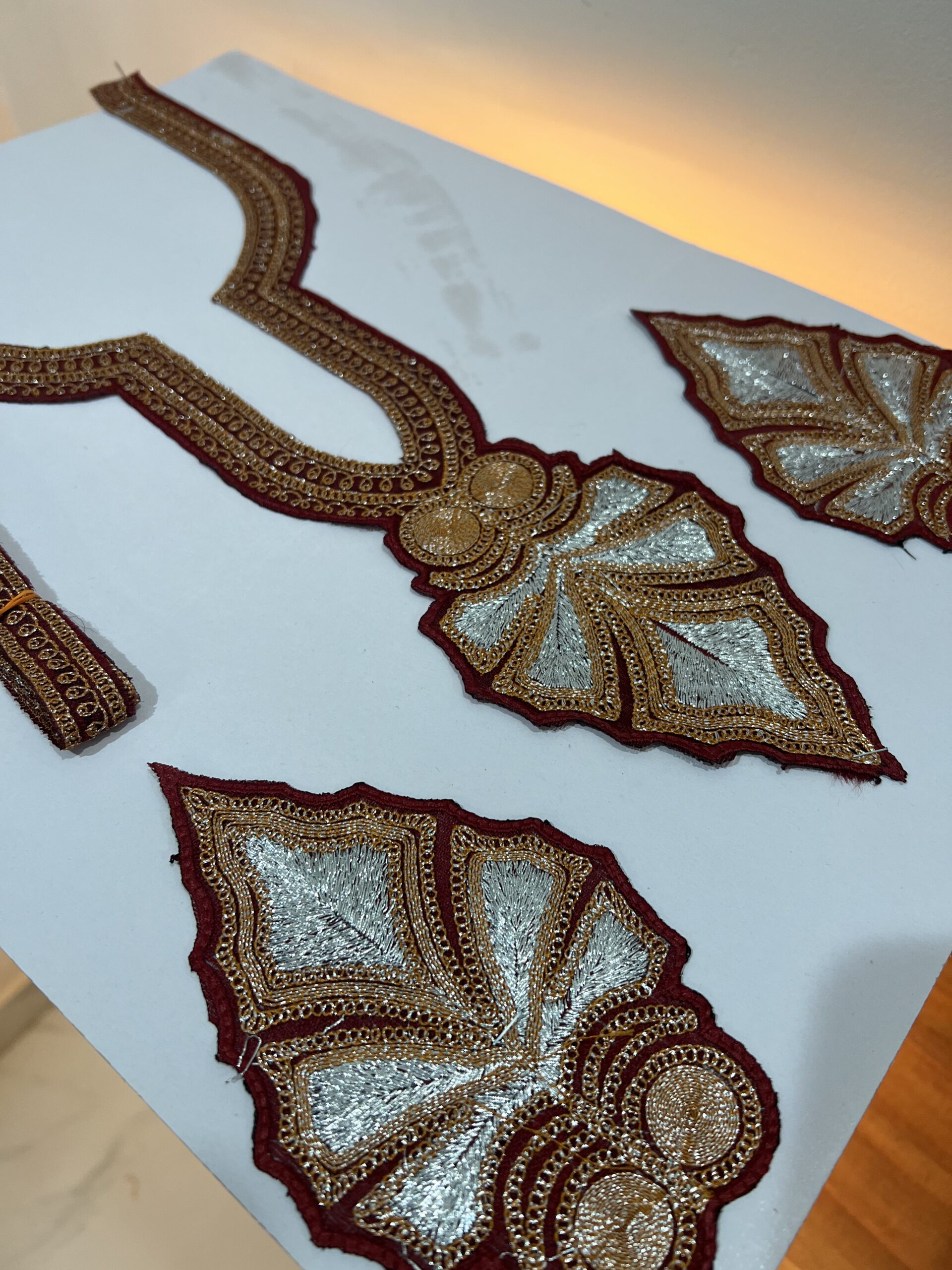 Pendle Bot Tilla Neck Set.