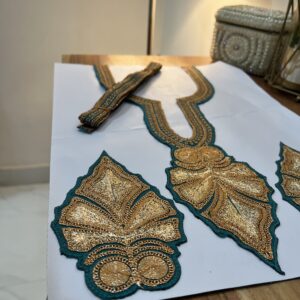 Pendle Bot Tilla Neck Set. (Teal Blue)