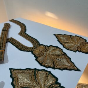 Pendle Tilla Neck (Black)