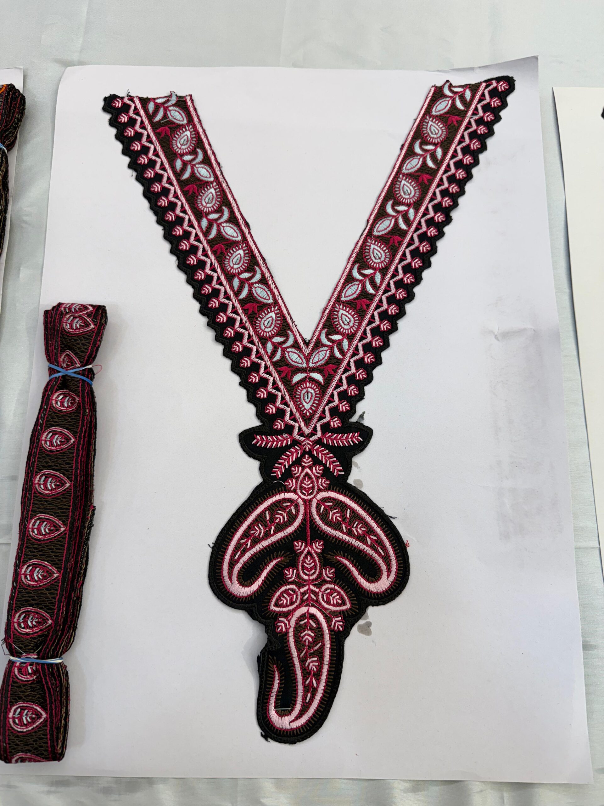 V Sozni Neck with 4.5 Meter Lace.