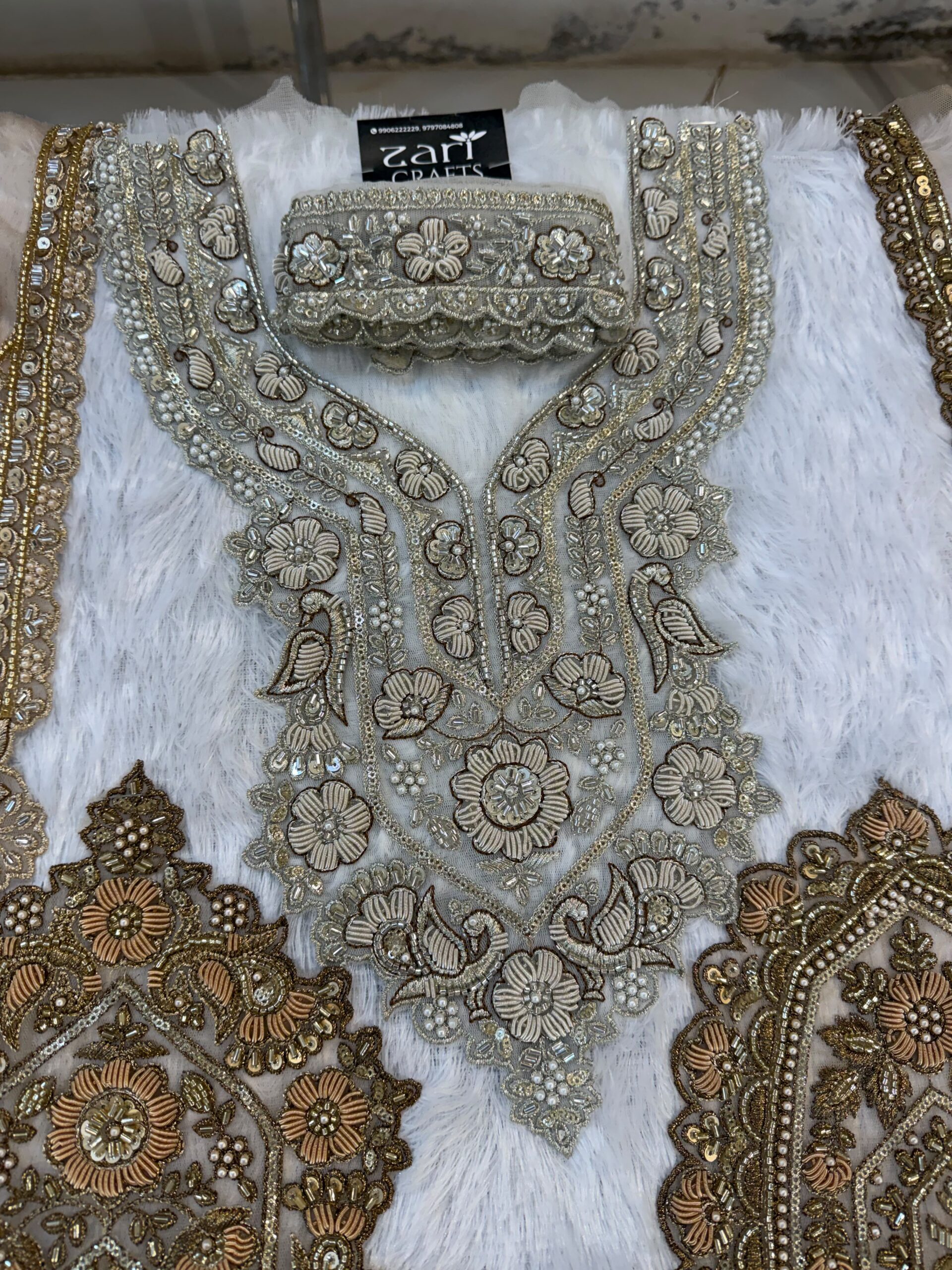 Zardosi Neck with Matching 1 meter Lace included. (Silver)